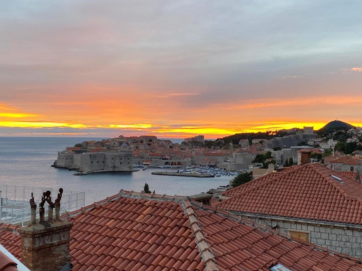 Sunset Over The Dubrovnik'S Old Town מראה חיצוני תמונה